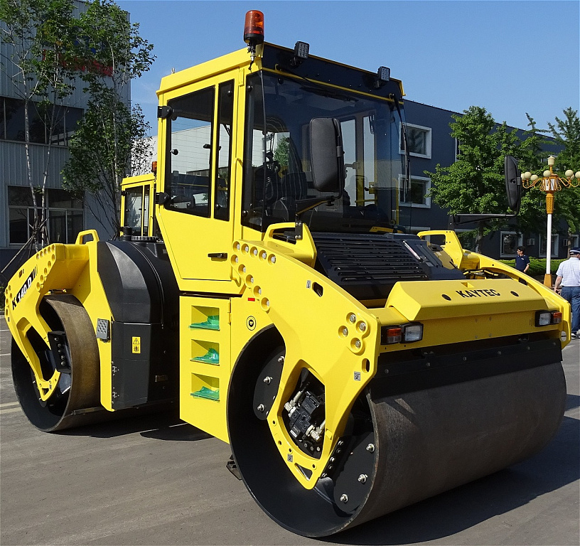 Каток тандемный К140D